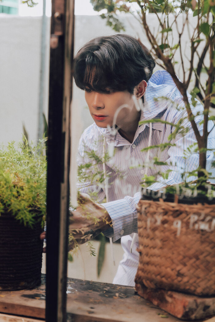 Toàn bộ MV chỉ khắc hoạ cuộc sống và tâm trạng của một chàng trai sau khi chia tay mối tình khắc cốt ghi tâm. 