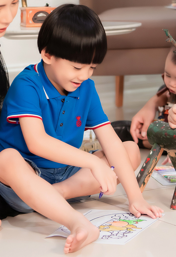 Sau nhiều lần đưa con đi khám, cả hai như ‘sét đánh ngang tai’ trước lời chẩn đoán của bác sĩ