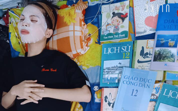 Muôn kiểu ôn thi 'chất như nước cất’ chỉ có ở các cô cậu học trò Ảnh 2