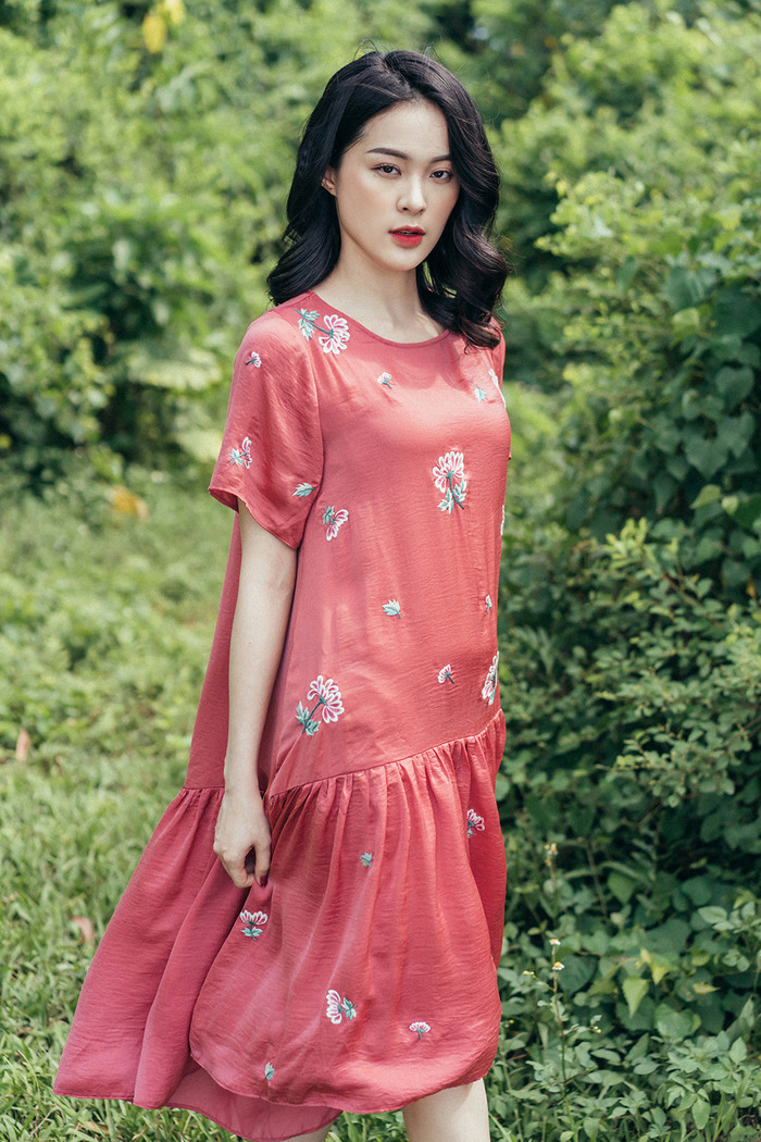 Nàng Tấm’ Hạ Vi 'hở bạo' khoe lưng trần gợi cảm ở tuổi 27 Ảnh 8