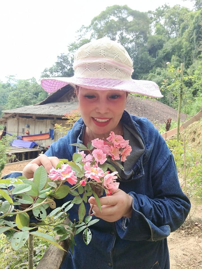 Nhan sắc gây chú ý của 'cô dâu 62 tuổi' ở Cao Bằng sau một tháng phẫu thuật thẩm mỹ Ảnh 6