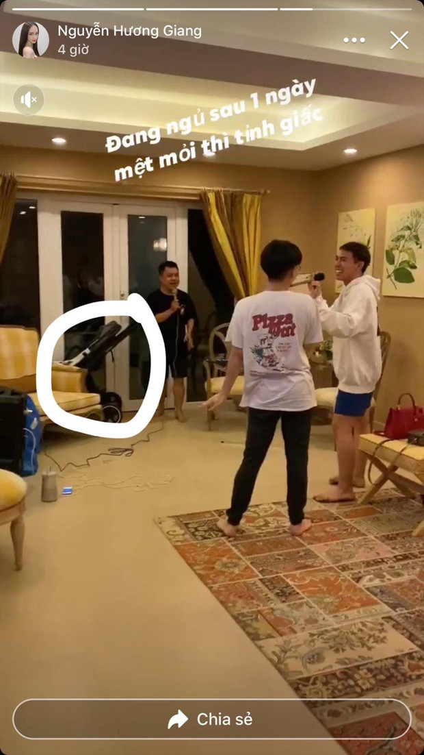 Hương Giang đăng story bất ngờ để lộ xe đẩy em bé, dân tình réo tên: Là của Hoà Minzy Ảnh 3