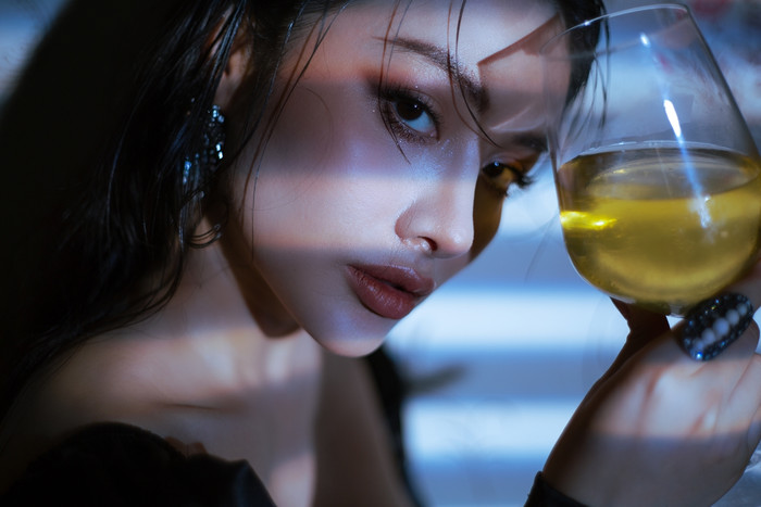 Yaya Trương Nhi trở lại đầy quyến rũ trong phim mới, thẳng thắn chia sẻ về chuyện 'người thứ 3' Ảnh 9