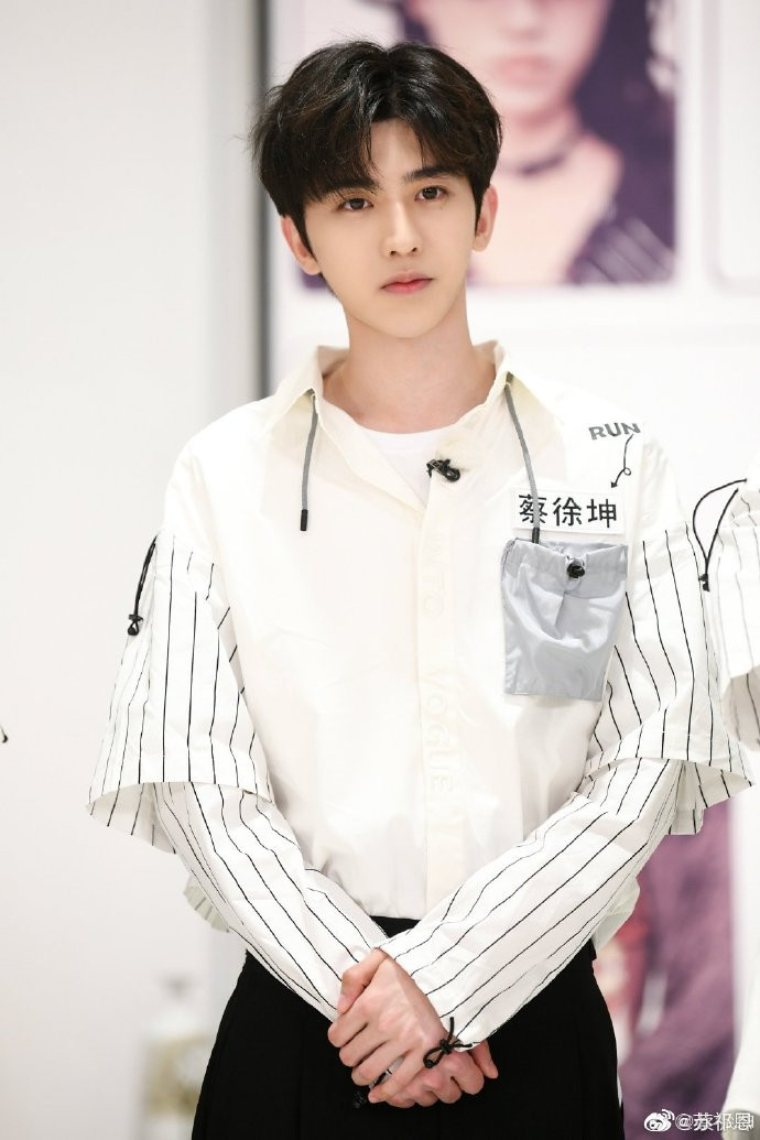 Top 5 độ hot của nghệ sĩ Hoa Ngữ: Tiêu Chiến hiển nhiên dẫn đầu, Chu Nhất Long gây bất ngờ lớn! Ảnh 12