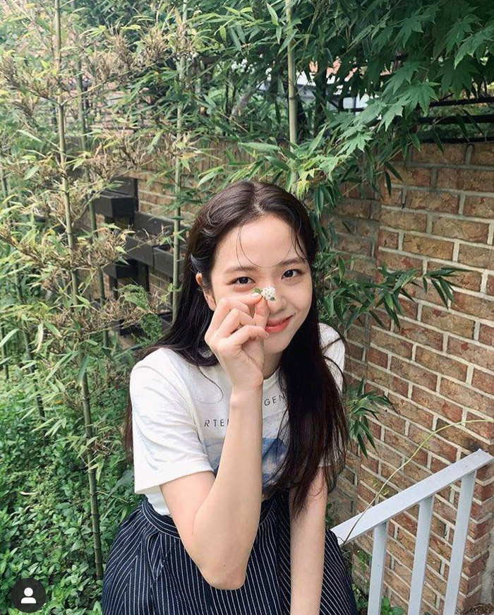 Jisoo (Blackpink) trở thành 'tình đầu', Knet: Phiên bản trẻ của Thang Duy, ghét YG và Jennie nhưng bảo vệ cô ấy Ảnh 11