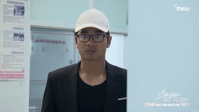 Nhưng gã giang hồ xuất hiện...