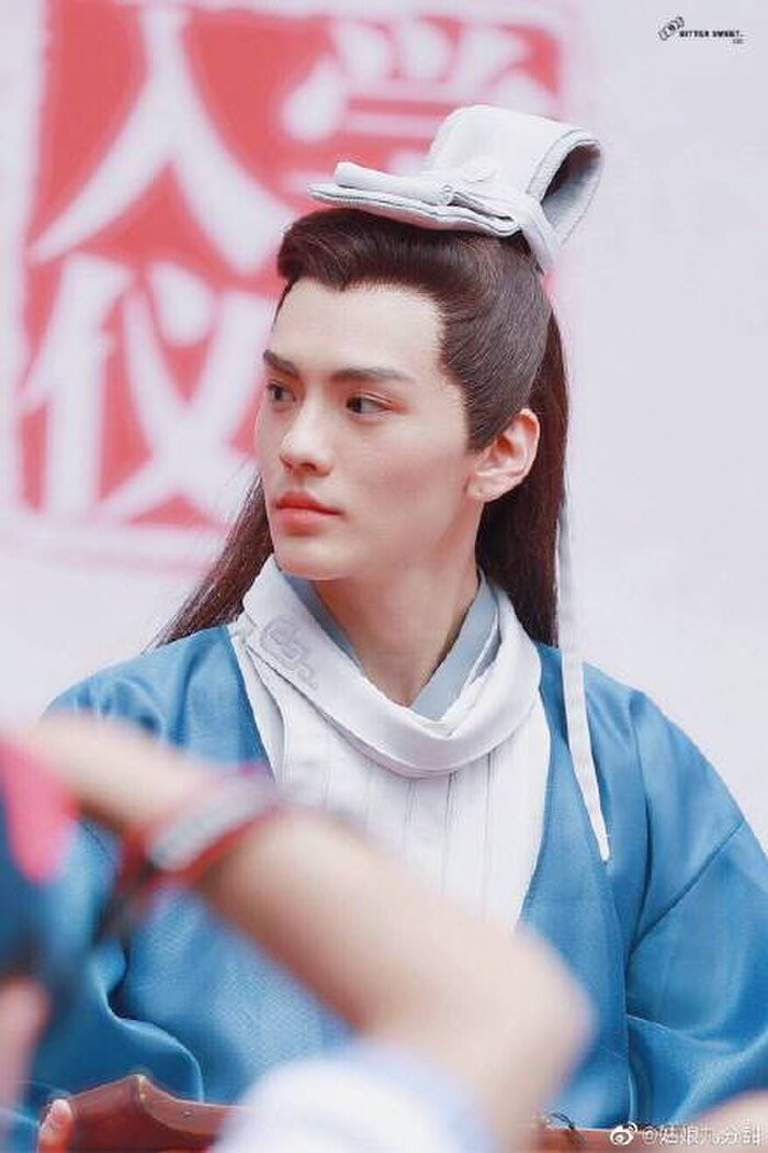 'Thư sinh xinh đẹp' tung poster nhân vật mới: Cúc Tịnh Y bị mỉa mai 'ngàn năm không đổi', Tống Uy Long thì bị chê kém sắc Ảnh 7