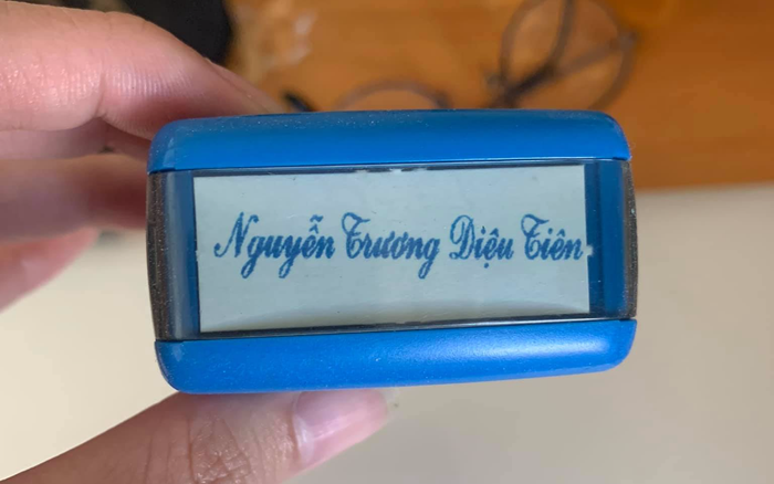 Người mẹ đáng yêu 'nhất quả đất': Thấy tên con quá dài nên làm hẳn con dấu để đỡ phải viết Ảnh 2