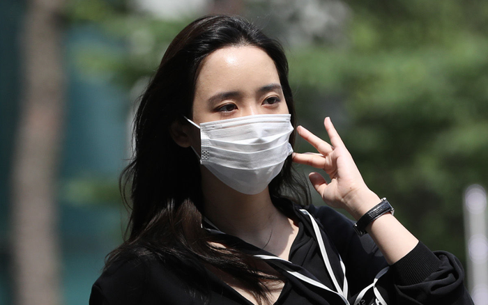 Bạn gái cũ T.O.P (Bigbang) tiết lộ thông tin bí mật vụ ma túy của B.I (iKON): Knet ủng hộ, khen xinh đẹp! Ảnh 2