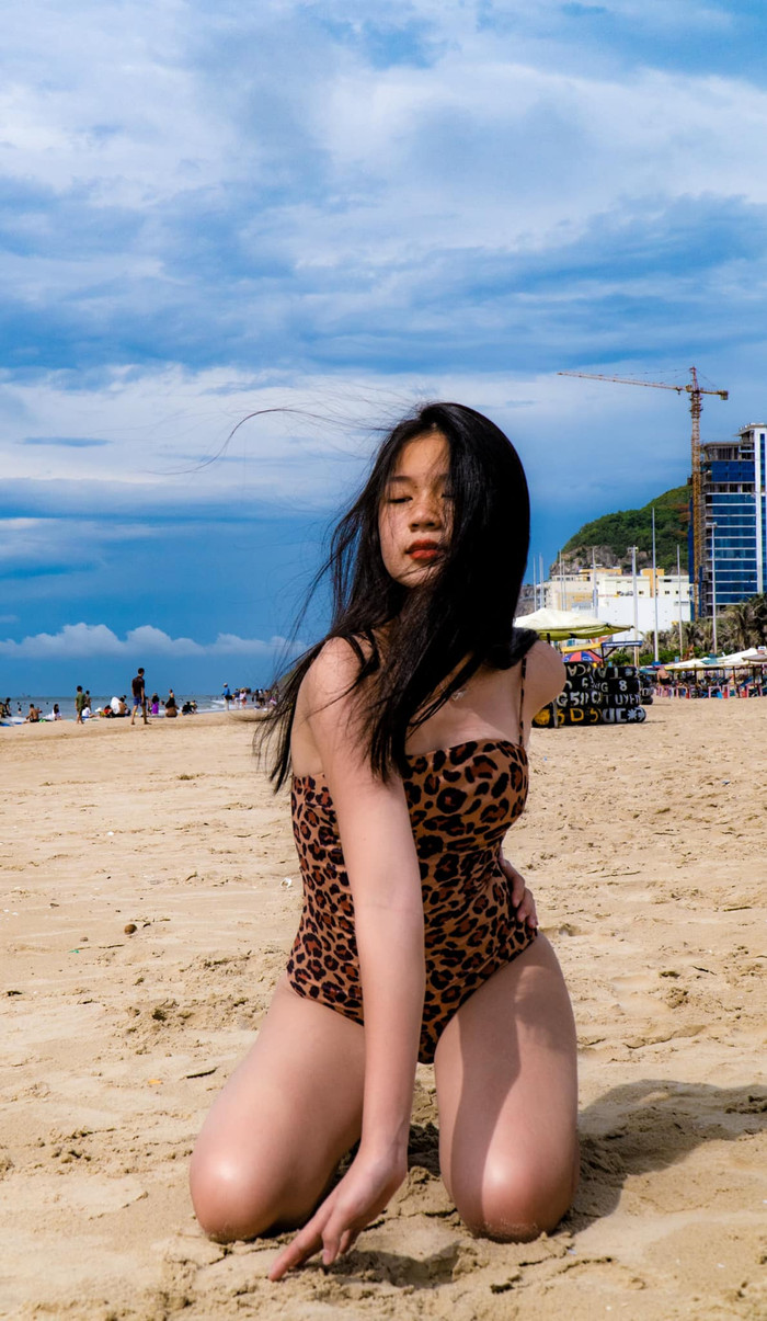 Lưu Thiên Hương gây sốt khi khoe ảnh con gái 15 tuổi mặc bikini tạo dáng không khác gì siêu mẫu Ảnh 7