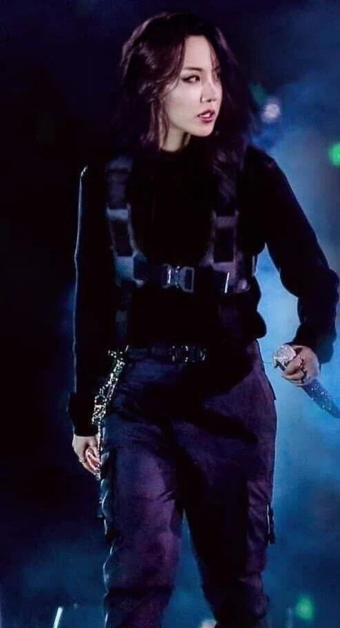 Theo trào lưu hoán đổi giới tính, cùng chiêm ngưỡng BTS phiên bản nữ cực xinh gái dưới bàn tay chỉnh ảnh của fan Ảnh 21