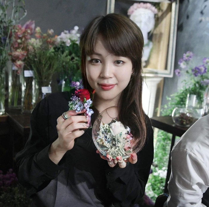 Theo trào lưu hoán đổi giới tính, cùng chiêm ngưỡng BTS phiên bản nữ cực xinh gái dưới bàn tay chỉnh ảnh của fan Ảnh 26