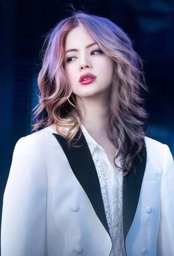 Theo trào lưu hoán đổi giới tính, cùng chiêm ngưỡng BTS phiên bản nữ cực xinh gái dưới bàn tay chỉnh ảnh của fan Ảnh 8