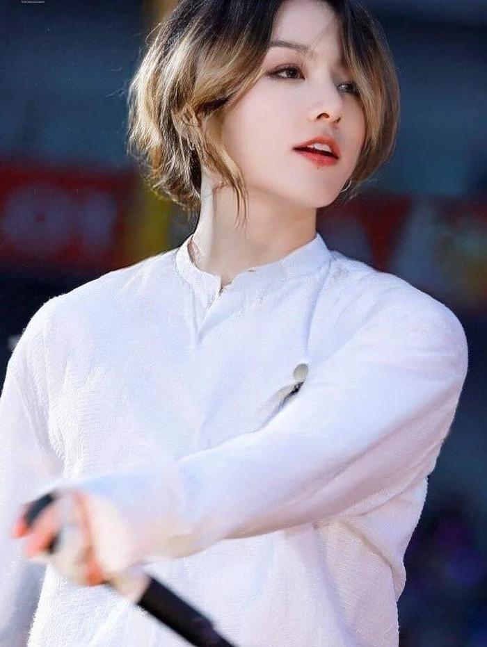 Theo trào lưu hoán đổi giới tính, cùng chiêm ngưỡng BTS phiên bản nữ cực xinh gái dưới bàn tay chỉnh ảnh của fan Ảnh 32