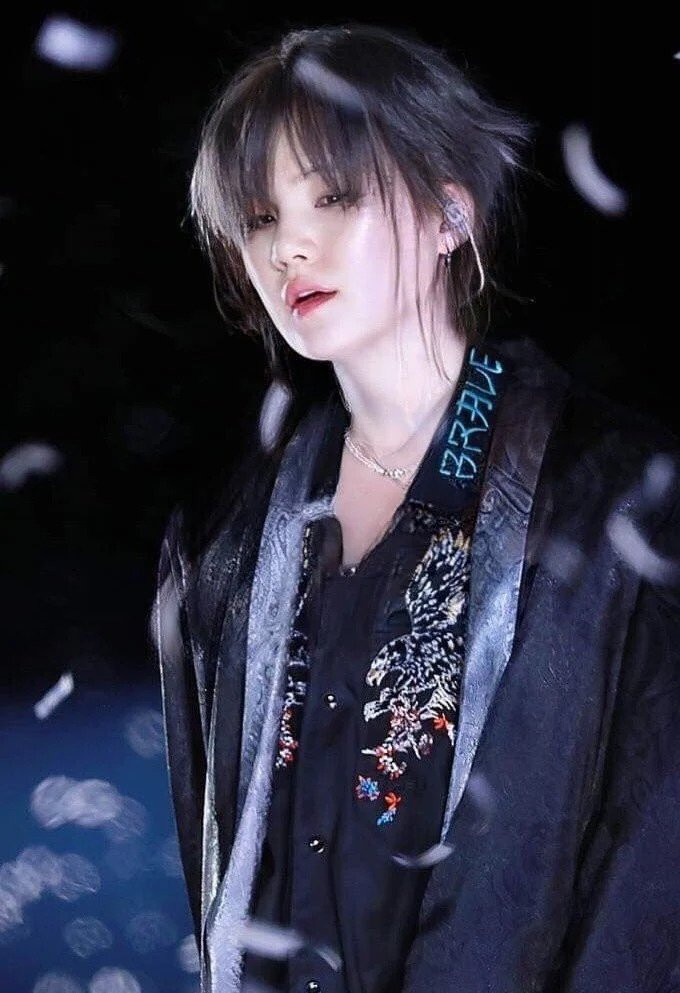 Theo trào lưu hoán đổi giới tính, cùng chiêm ngưỡng BTS phiên bản nữ cực xinh gái dưới bàn tay chỉnh ảnh của fan Ảnh 15