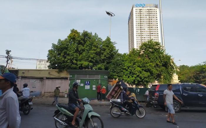 Phát hiện thi thể nam thanh niên tử vong trong nhà vệ sinh sau bến xe Mỹ Đình ngày nắng nóng Ảnh 2