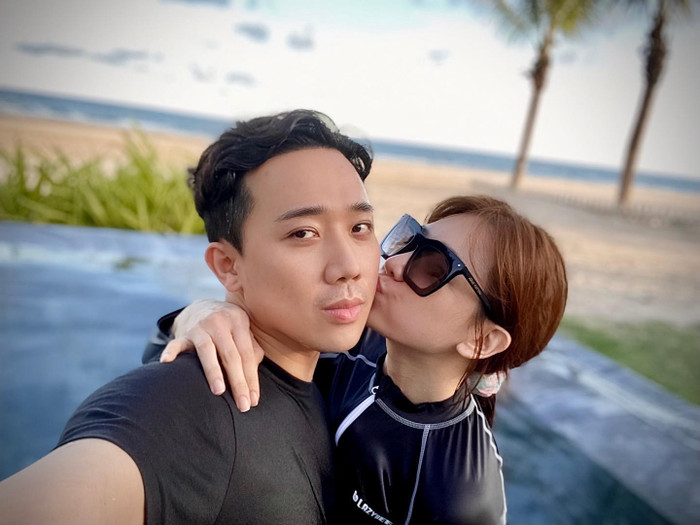 Tuy nhiên mọi người đều bất ngờ khi biết phải mất tới 4 năm Hari Won và Trấn Thành mới được làm điều này cùng nhau
