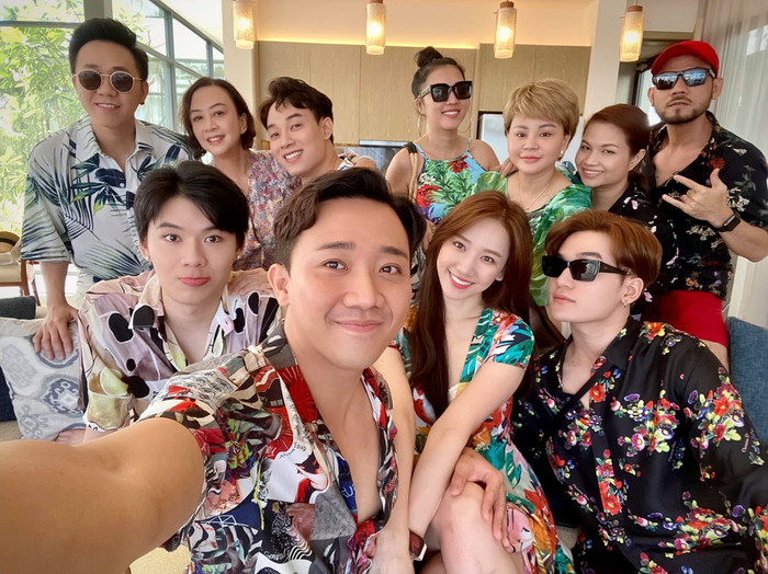 Vợ chồng Trấn Thành - Hari Won cùng hội bạn thân đi du lịch để mừng sinh nhật nữ ca sĩ