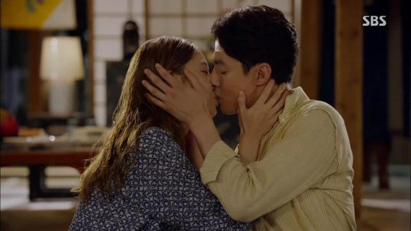 5 cặp diễn viên chính khiến người xem 'thật giả lẫn lộn' vì quá tình tứ trên màn ảnh Ảnh 11