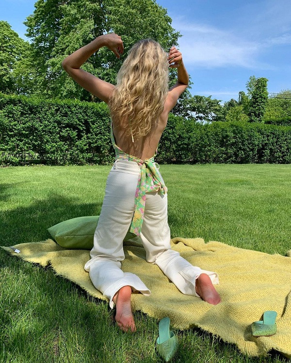 Bất kể trang phục streetstyle nào thiên thần Victoria's Secret đều tự hào về phần cơ thể của mình và thường xuyên khoe tới tấp trên trang mạng xã hội