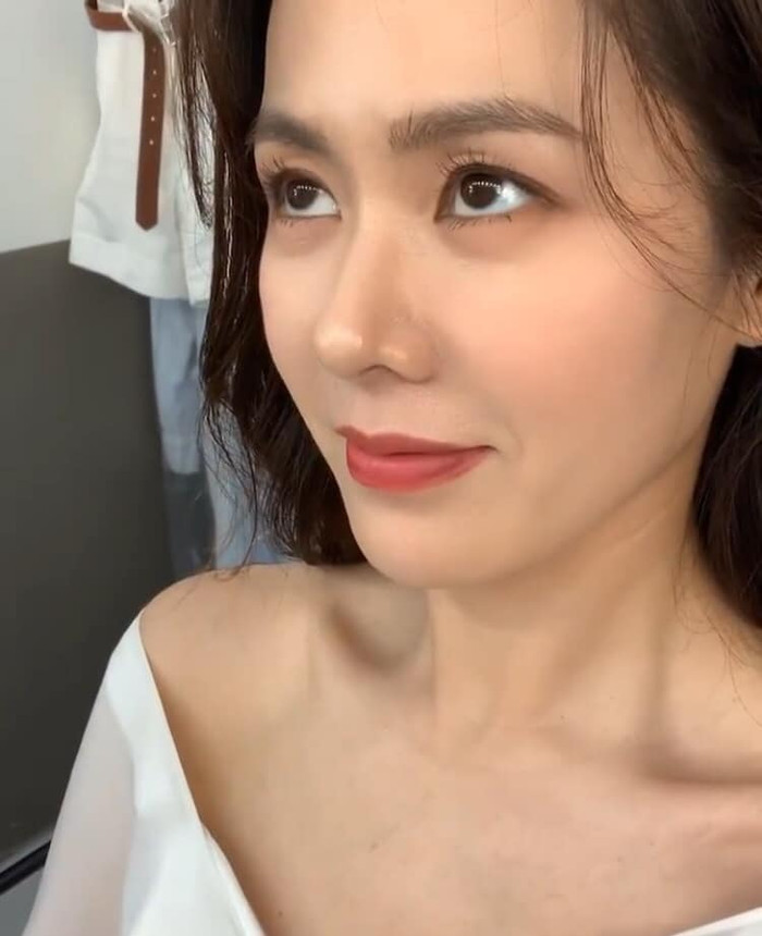Son Ye Jin tung video và hình tự chụp khiến fans hào hứng: 'Đúng là chị gái biển cả' Ảnh 7