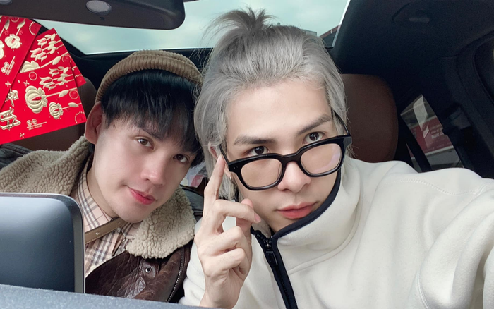 Sướng nhất Denis Đặng, được Nguyễn Trần Trung Quân cho ngồi 1 vòng trên con 'Mẹc' lại còn hát mừng sinh nhật thế này! Ảnh 2