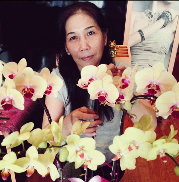 Mẹ cũng chính là người đã dìu dắt và ủng hộ cô trên con đường hoạt động nghệ thuật