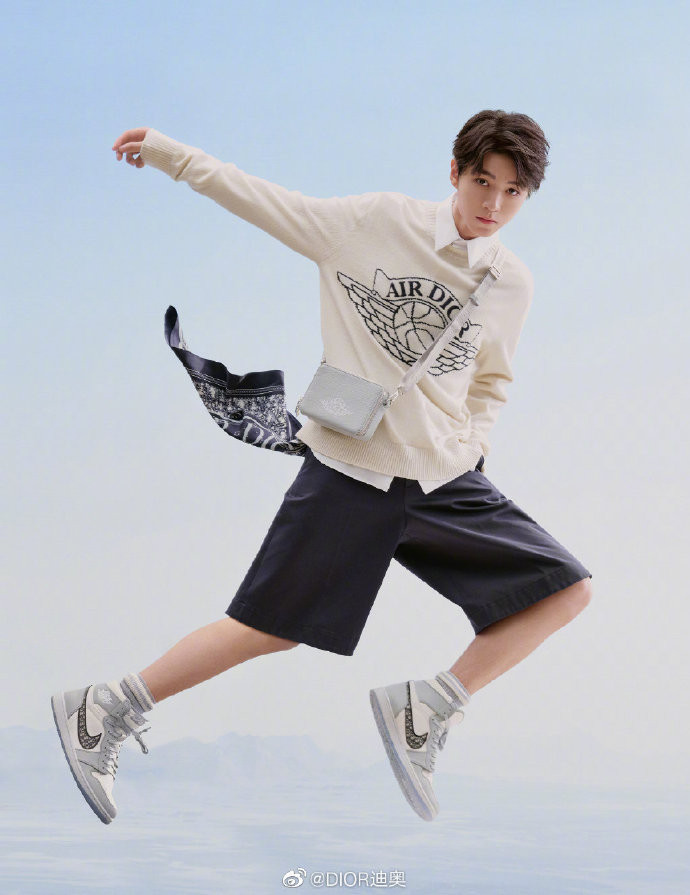 Vương Tuấn Khải và Hứa Quang Hán nhận quảng cáo mới: Người thanh thuần, kẻ mạnh mẽ, nhưng ai cũng 'chất chơi' Ảnh 3