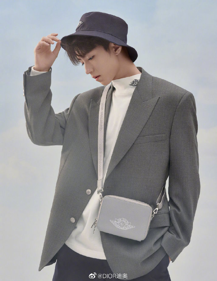 Vương Tuấn Khải và Hứa Quang Hán nhận quảng cáo mới: Người thanh thuần, kẻ mạnh mẽ, nhưng ai cũng 'chất chơi' Ảnh 6