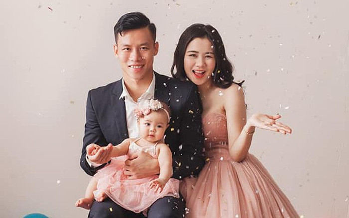 Bé gái từng được HLV Park Hang-seo và dàn cầu thủ U23 Việt Nam bế giờ ra sao? Ảnh 6