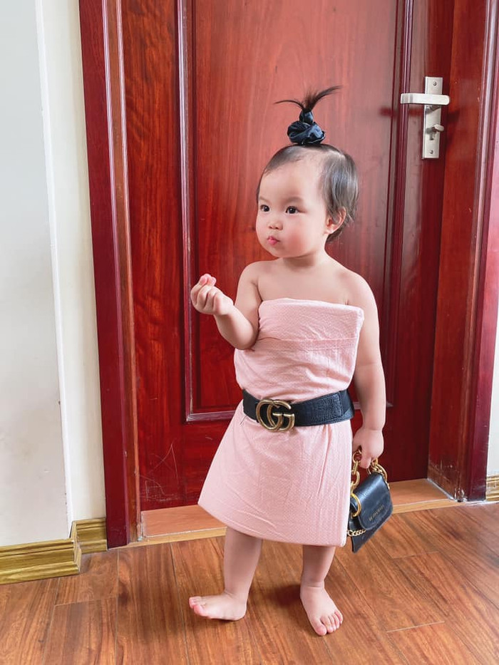 Bé gái từng được HLV Park Hang-seo và dàn cầu thủ U23 Việt Nam bế giờ ra sao? Ảnh 8