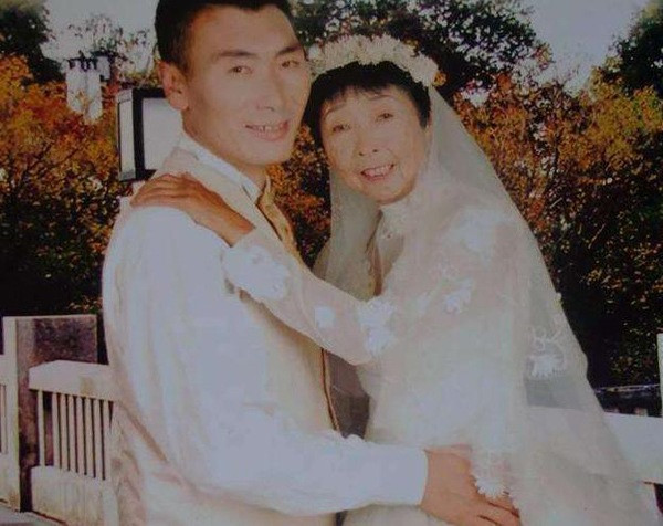 Cặp vợ chồng hơn nhau 33 tuổi từng bị gia đình cấm cản và cả làng chê cười giờ ra sao? Ảnh 4