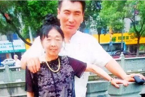 Cặp vợ chồng hơn nhau 33 tuổi từng bị gia đình cấm cản và cả làng chê cười giờ ra sao? Ảnh 5