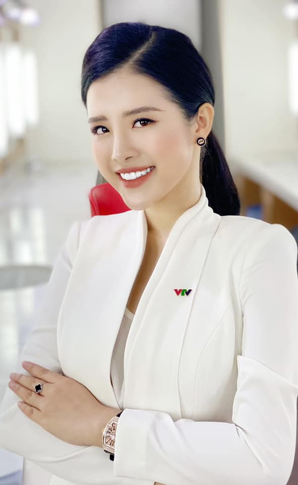 Nữ MC, BTV trẻ trung nhất nhì VTV khiến dân tình choáng ngợp khi sở hữu loạt hàng hiệu và xế hộp đắt đỏ ở tuổi 26 Ảnh 4