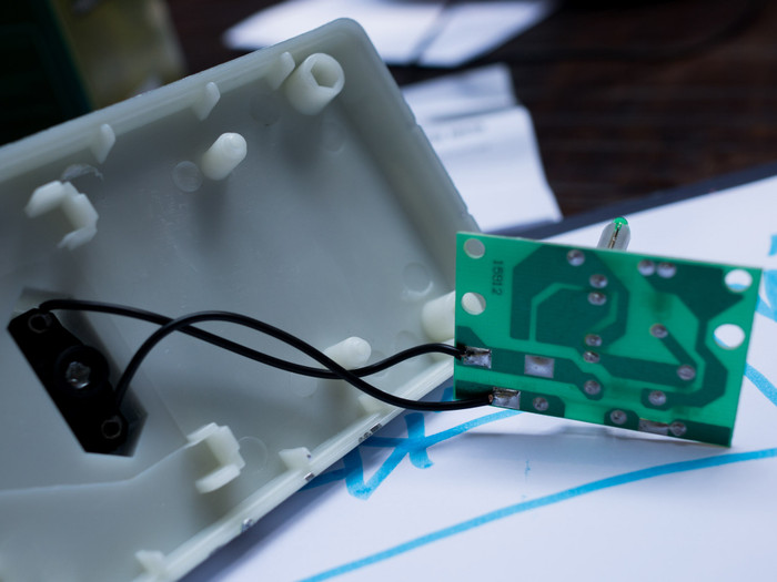 Các chuyên gia cho rằng những thiết bị có cấu tạo đơn giản như thế này khó có thể giúp tiết kiệm điện năng tới 40%. Bên cạnh đó, chúng còn tiềm ẩn nguy cơ chập cháy và thậm chí còn gây tốn thêm điện.