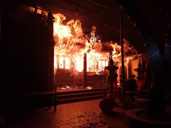 Đền Tam Quan Lâm Du bị cháy. 