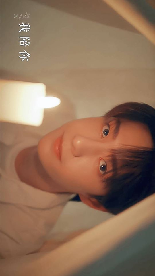 Vương Nhất Bác hóa bạn trai ấm áp trên photobook của Ximalaya Ảnh 29