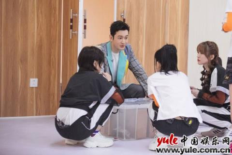 Angelababy đăng ảnh chụp chung với con trai khi Huỳnh Hiểu Minh bận ghi hình, Tiểu Hải Miên mới 3 tuổi đã cao đến eo của mẹ Ảnh 16