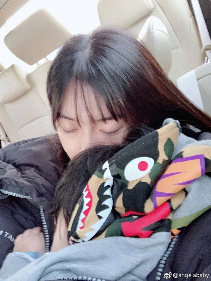 Angelababy đăng ảnh chụp chung với con trai khi Huỳnh Hiểu Minh bận ghi hình, Tiểu Hải Miên mới 3 tuổi đã cao đến eo của mẹ Ảnh 10