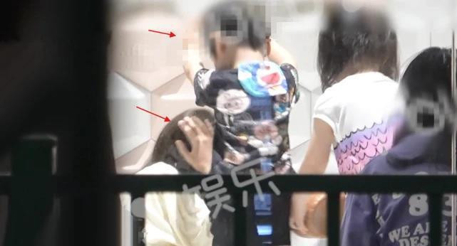 Angelababy đăng ảnh chụp chung với con trai khi Huỳnh Hiểu Minh bận ghi hình, Tiểu Hải Miên mới 3 tuổi đã cao đến eo của mẹ Ảnh 3