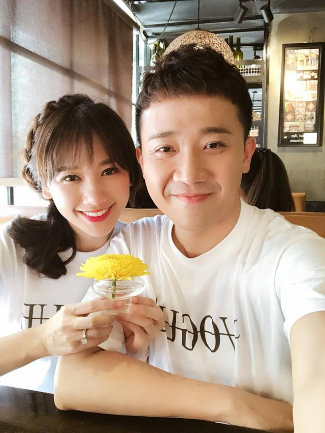 Áo phông là kiểu đồ đôi mà hai vợ chồng sở hữu nhiều nhất trong tủ quần áo.