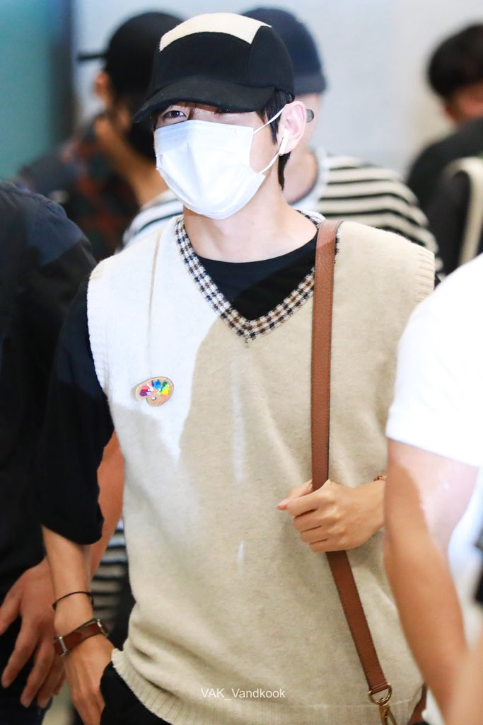 Có ai dễ thương như V và Jungkook, bom ảnh fan được tha thứ còn khi khóc thì J-Hope cũng thú nhận không thể cầm lòng Ảnh 14