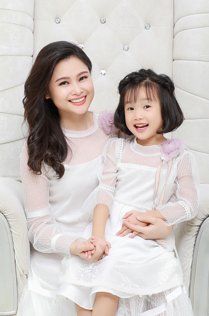 Cô bé Mina Phạm và mẹ