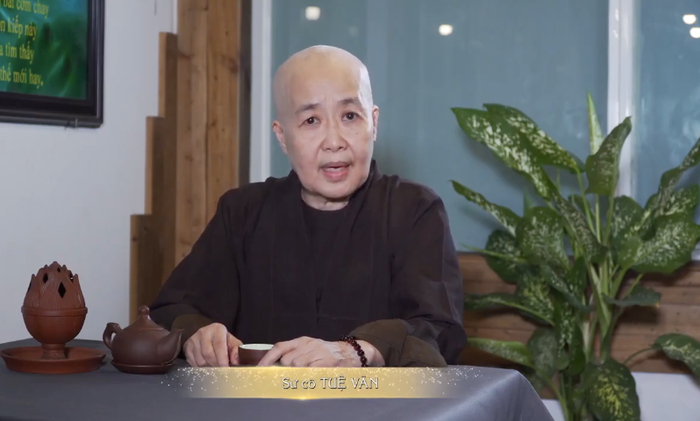 Sau thời gian xuất gia, cô Dzoãn Cẩm Vân bất ngờ xuất hiện cùng con trai nuôi Ảnh 6