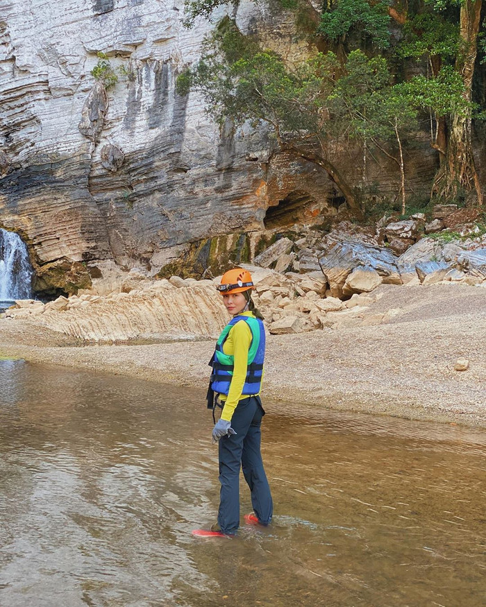 Vừa kết thúc chuyến thám hiểm hang động, Tăng Thanh Hà liền hẹn hò tình cảm bên chồng Ảnh 7