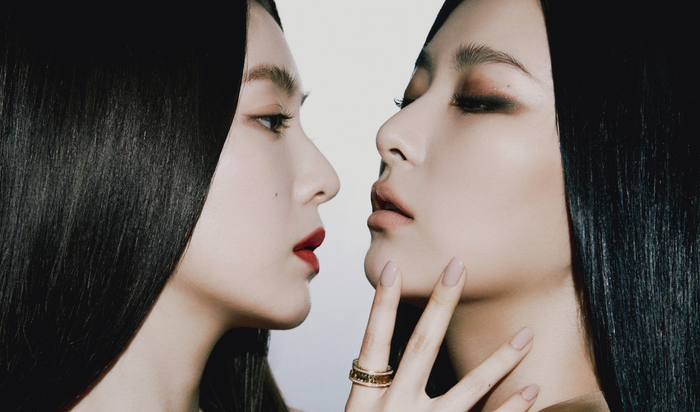 Thần thái sắc bén, quyền lực kèm chút ma mị của bộ đôi Irene&Seulgi khiến fan nhiệt tình đẩy thuyền bách hợp.