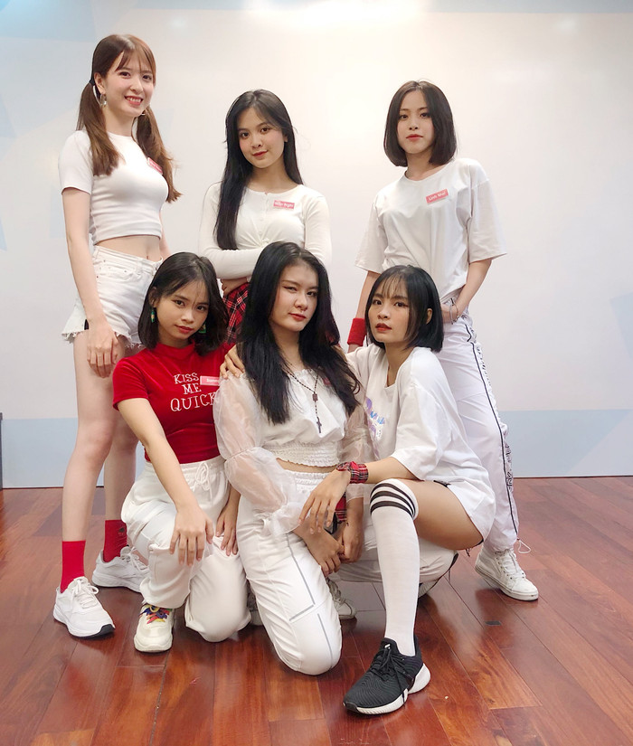 Phần trình diễn đầu tiên do team A thực hiện.