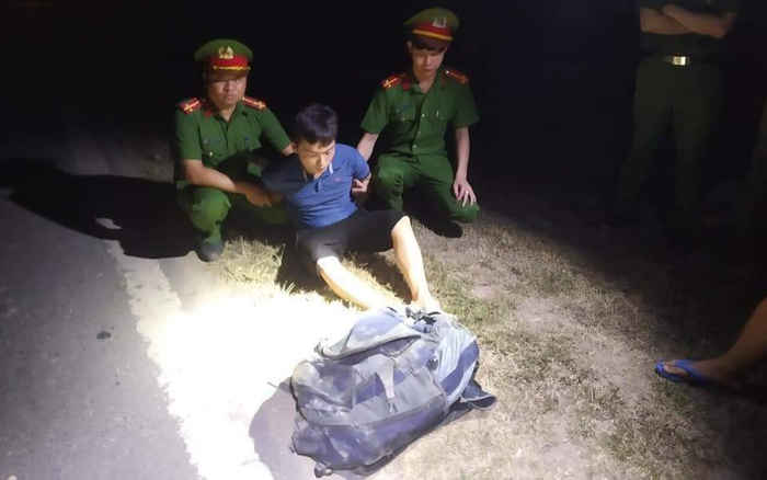 Truy bắt đối tượng vận chuyển 2 ba lô ma túy Ảnh 2
