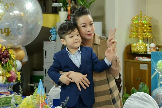 Sau khi đăng tải, hiện dòng trạng thái của Nhật Kim Anh đang nhận được nhiều sự chú ý và đồng cảm cũng như chia sẻ từ phía khán giả.