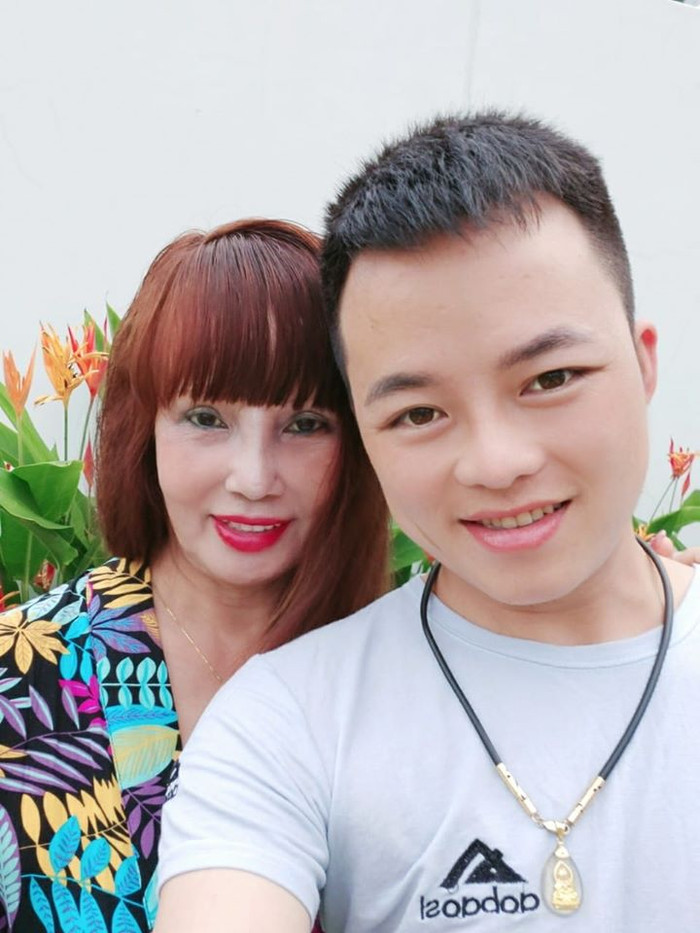 'Cô dâu 62 tuổi' tiếp tục phẫu thuật thẩm mỹ làm căng da mặt, thành quả sau khi 'dao kéo' khiến dân tình không khỏi 'rùng mình' Ảnh 5